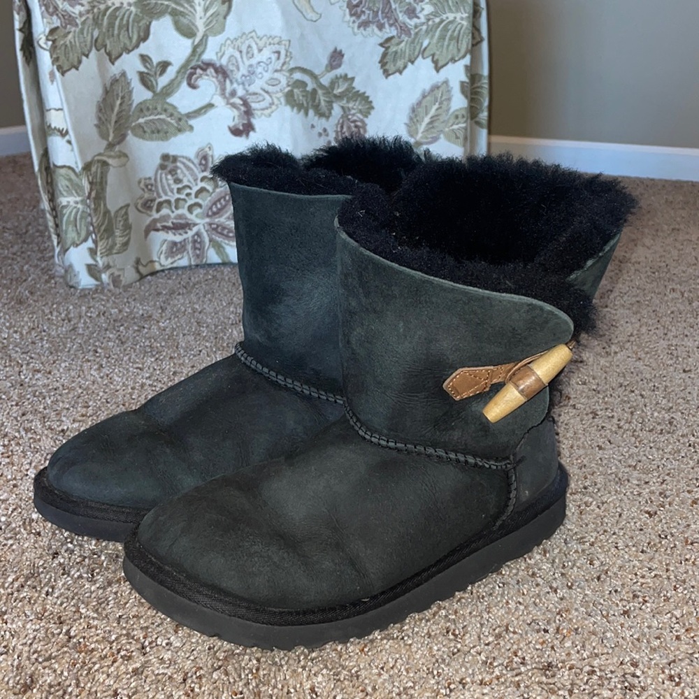 black ugg boots 🖤